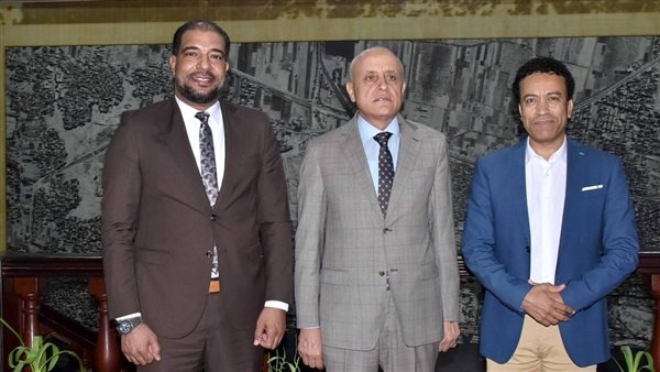 صور.. محافظ الأقصر يستقبل الفنان سامح حسين.. ويؤكد على سمو الفن المصري الهادف