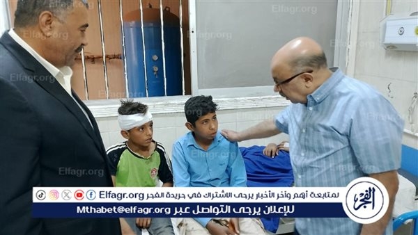 محافظ أسيوط يوجه بتقديم الرعاية الصحية لمصابي حادث انقلاب سيارة تقل عمال بالبداري