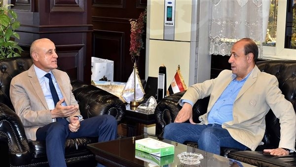 محافظ الأقصر يستقبل وفد الجهاز المركزى للتعمير لمناقشة مشروعات الجهاز بالمحافظة