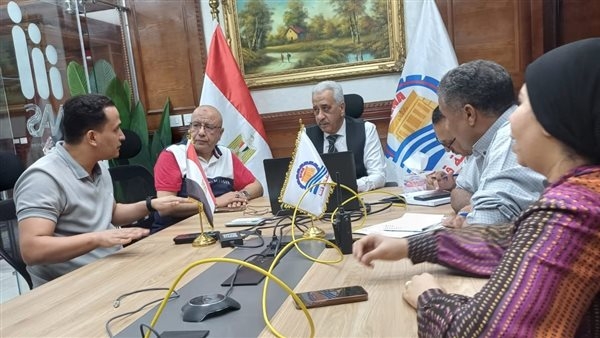عبر الفيديو كونفرانس.. سكرتير عام قنا يتابع تراخيص وحدات "حياة كريمة" الصحيه ويشدد على سرعة الإنجاز
