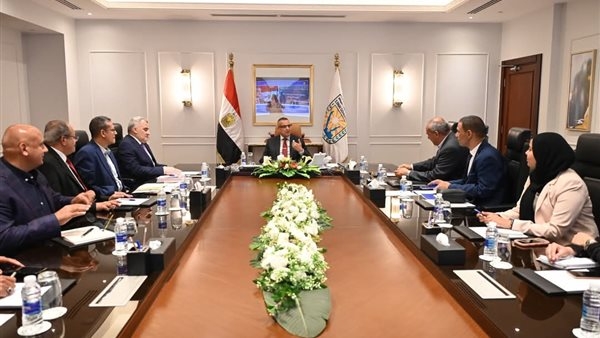 محافظ جنوب سيناء يبحث تطوير قطاع الثروة السمكية ويدعم افتتاح مركز الصيد ومصنع الثلج بطور سيناء