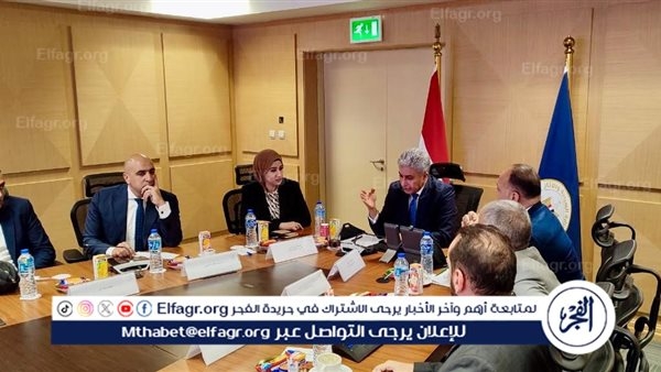وزير السياحة والآثار يعقد اجتماعًا لمناقشة المنظومة الجديدة للحصول على التأشيرة الاضطرارية عند منافذ الوصول الجوية المصرية