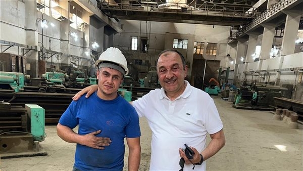 المهندس محمد شيمي يتفقد مصانع إنتاج فلنكات القطار السريع والسكك الحديدية ومترو الأنفاق لمتابعة سير العمل والإنتاج