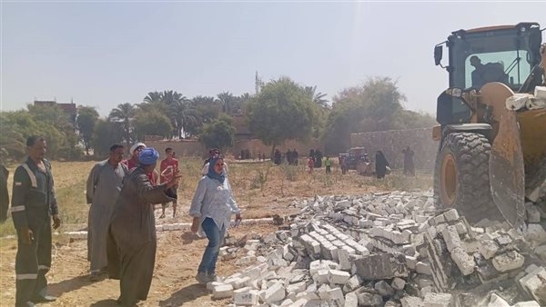 إزالة 4 حالات تعدٍ على أراضي أملاك الدولة الزراعية بدندرة