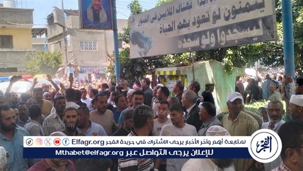 الآلاف في جنازة سلطان المقارئ بمسقط رأسه في محافظة الدقهلية...صور