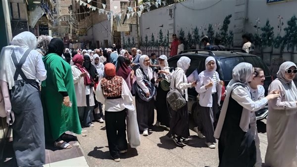 طلاب الاعدادية بالفيوم: اللغة العربية والدين فى مستوى الطالب العادى والبوكليت أفضل من الأمتحان العادى