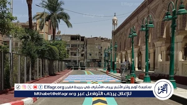 أهالي قنا يحتفون بتجهيزات ساحة مسجد سيدي عبد الرحيم القنائي لصلاة عيد الأضحى "صور"