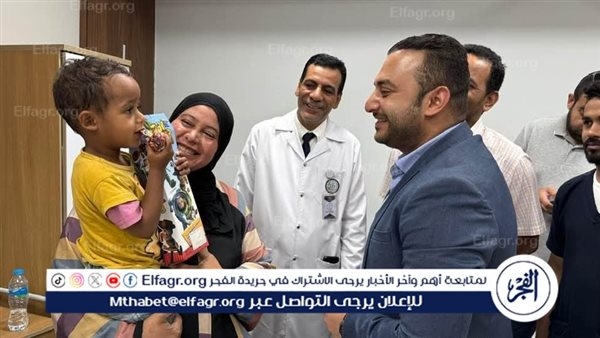 بهجة العيد.. مدير الرعاية الصحية بالأقصر يشارك الأطفال فرحتهم بالهدايا في مستشفى الكرنك والمجمع الطبي الدولي