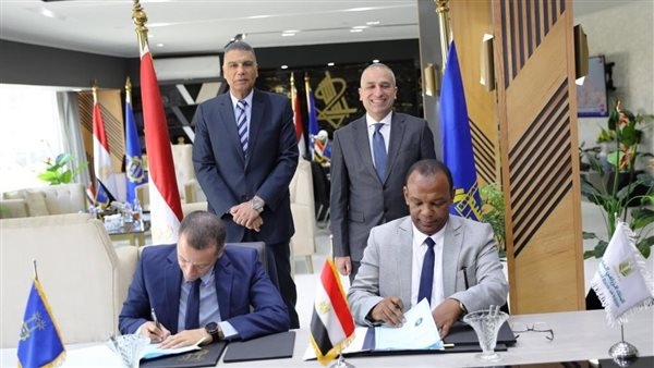 محافظ أسوان يشهد مراسم توقيع بروتوكول التعاون مع البنك الزراعى المصرى