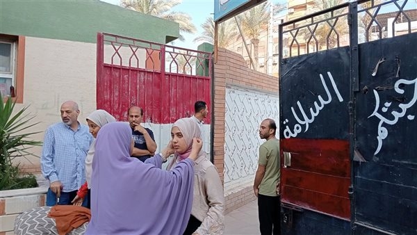 «افتح ودنك».. حقيقة الاستعانة بأطباء لكشف «سماعات الغش» بلجان الثانوية