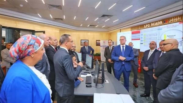 "بدوي" يتفقد مشروع منظومة "سكادا" لمراقبة تداول البوتاجاز بشركة بتروجاس