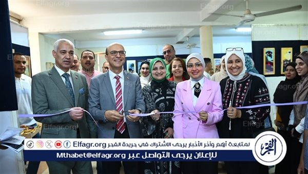 رئيس جامعة أسيوط يفتتح معرضين فنيين لطلاب "التربية النوعية" بالجامعة