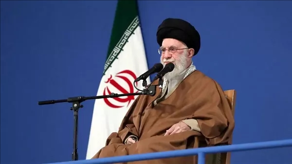 خامنئي يهدد ترامب: استهداف جديد لقواعد أمريكية "مهمة" في المنطقة