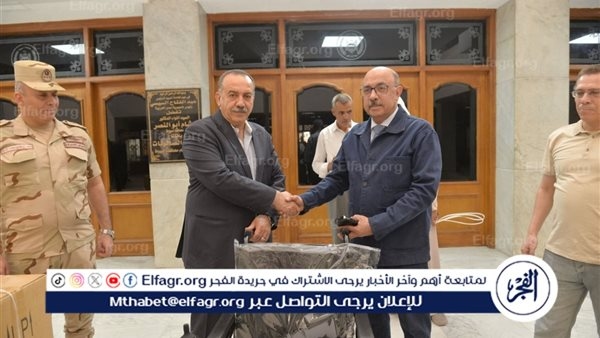 محافظ أسيوط يسلم عددا من الكراسى المتحركة الكهربائية لمديرية الصحة لتوزيعها على المستشفيات بالمحافظة