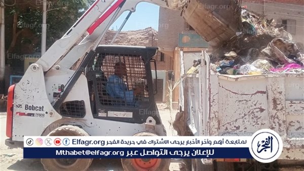 حملة مكبرة لتمهيد الطرق ورفع المخلفات بقرى مركز الفتح في أسيوط