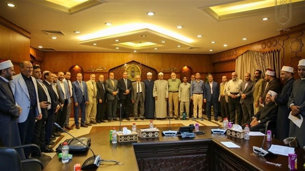 وكيل الأزهر يعقد اجتماعًا لتدشين اللجنة العلمية لأعمال الرواق الأزهري