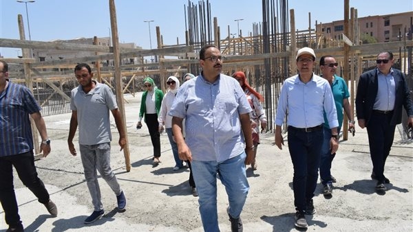 رئيس جامعة بنها يتفقد منشآت جديدة بكفر سعد