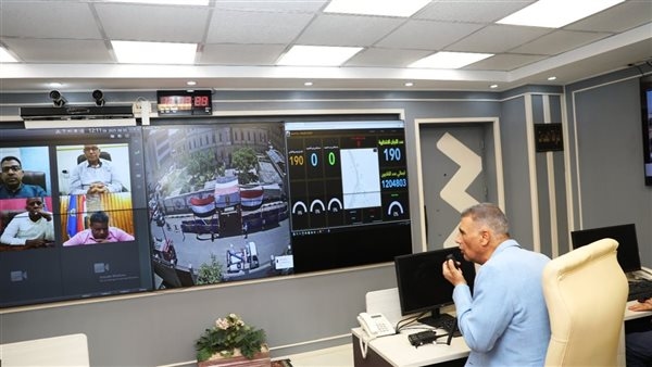 عبر تقنية الفيديو كونفرانس.. محافظ أسوان يطمئن على رفع درجة الإستعداد بلجان إنتخابات مجلس الشيوخ