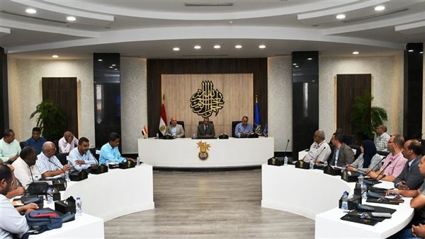 محافظ أسوان يترأس الاجتماع الدورى للجنة الدائمة لضبط الأسعار