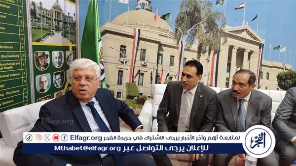 وزير التعليم العالى والبحث العلمى يشيد بجناح جامعة القاهرة بمعرض "أخبار اليوم