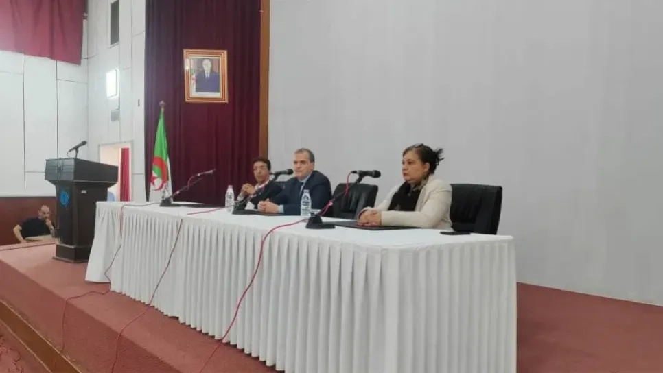 استيراد: تسليم وثائق التوطين البنكي لعدد من المتعاملين الاقتصاديين