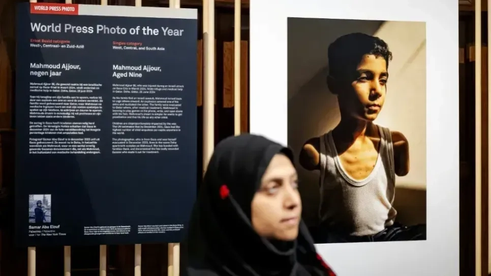 صورة فوتوغرافية لطفل فلسطيني تحكي جريمة القرن