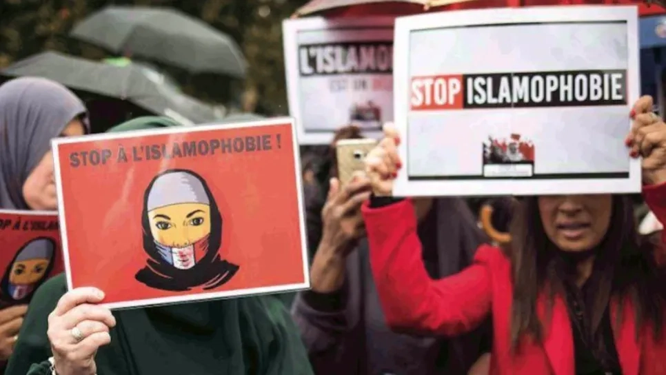 الإسلاموفوبيا دفعت آلاف المسلمين لمغادرة فرنسا