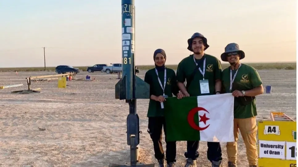 طلبة جزائريون يطلقون صاروخا بنجاح
