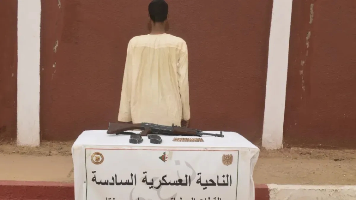 إرهابيان يسلمان نفسيهما