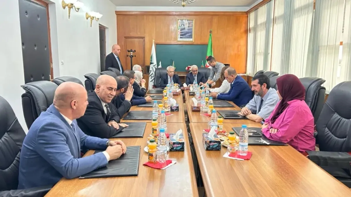 الجيل الخامس: المتعاملون يوقعون على دفاتر الشروط
