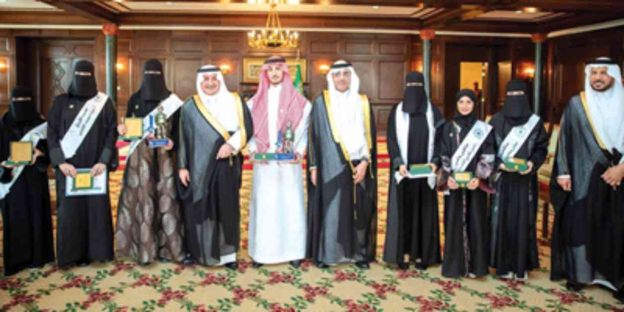 استقبال أمير منطقة تبوك لطلاب وطالبات مدارس الملك عبدالعزيز