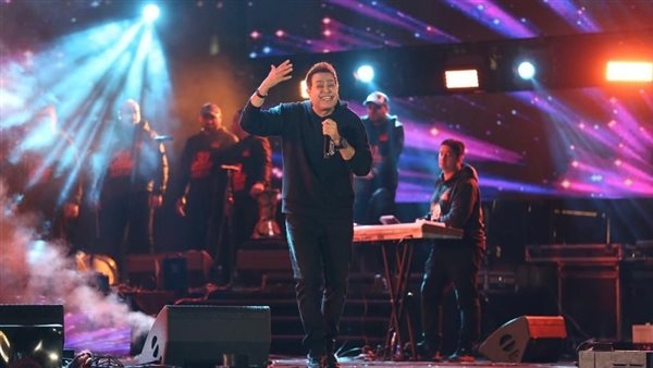 حكيم يشعل الأجواء بخيمة "سمو" بعين الحياة وألعاب نارية قدمها أحمد جمال