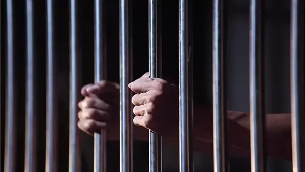 السجن المؤبد لعامل قتـ.ل شخصًا وأحرز مواد مخدرة وسلاح ناري غير مرخص