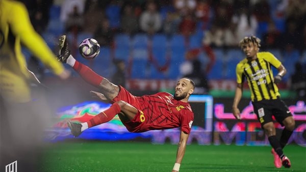 القادسية يهدد والاتحاد يصمد في شوط أول سلبي