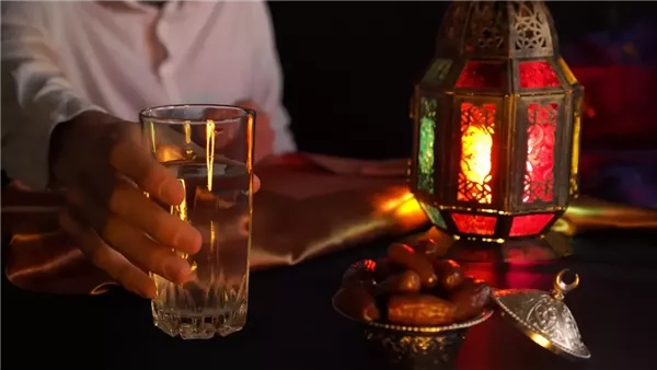 مشروب رمضان الذهبي.. مزيج منقوع التمر بالمانجو لصحة مثالية