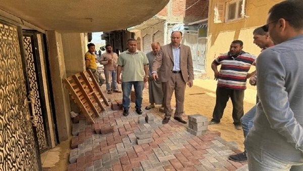 بتكلفة 10 ملايين جنيه.. تركيب بلاط الإنترلوك في 3 شوارع بإيتاي البارود