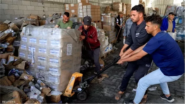 إسرائيل تسمح بدخول المساعدات الإنسانية للقطاع .. ونتنياهو يؤكد " مسألة شكلية"
