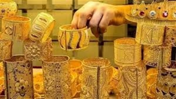 انخفاض أسعار الذهب في مصر يقابله تراجع في الإقبال.. السوق في حالة ترقب