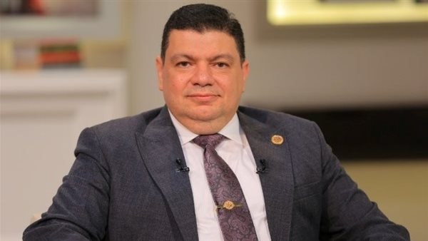 رئيس المحطات النووية السابق يعلق على مقترح دمج وزارتي الكهرباء والبترول
