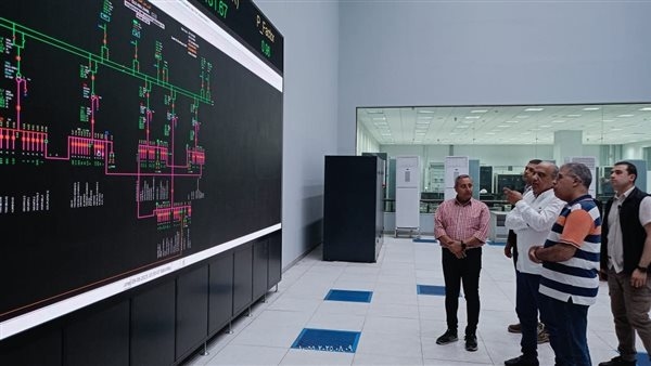 وزير الكهرباء يتفقد مركز التحكم الإقليمي بالقاهرة ويراجع ارتفاع الأحمال بالمحافظات