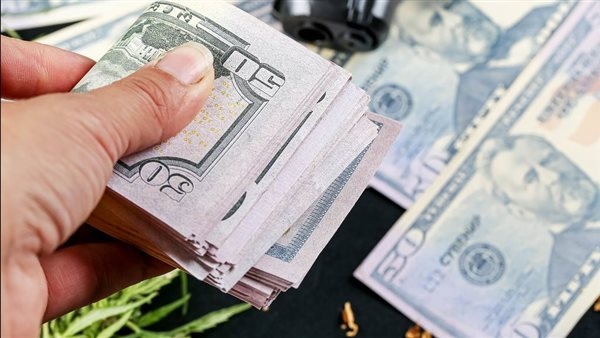 الدولار بأعلى سعر للشراء في 4 بنوك.. تعرف عليها