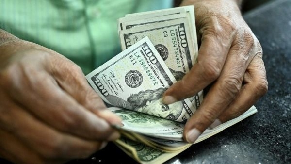 الدولار بأعلى سعر للشراء في 9 بنوك.. تعرف عليها