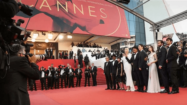 افتتاح مهرجان كان السينمائي بثلاثة أفلام تكريمًا لأوكرانيا