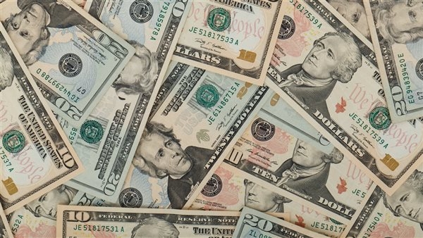 سعر الدولار تحت الـ50 جنيها في البنوك