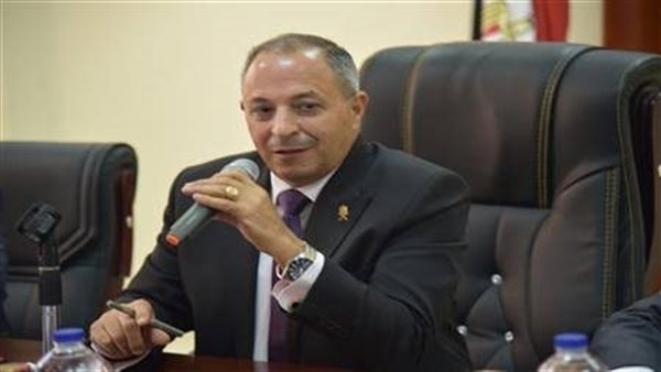 محافظ بورسعيد يوجه برفع كفاءة الإضاءة على الطرق السريعة