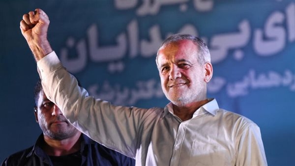 الرئيس الإيراني يتوعد: لا عدوان سيبقى بلا ردّ.. والجيش يهدد بعقاب أمريكا