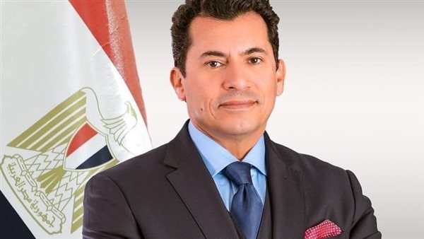 اشرف صبحى يشهد عقد رعاية بطولة العالم للناشئين والناشئات فى القاهرة