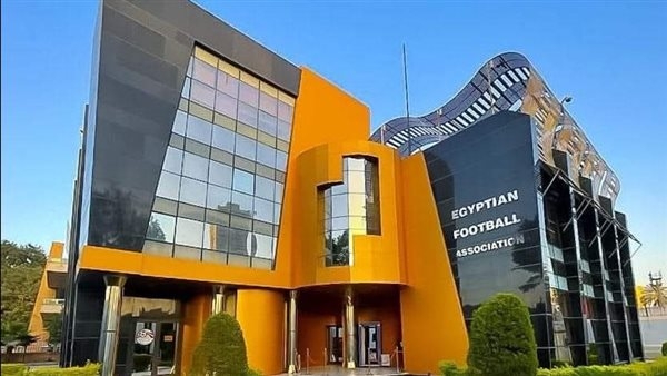 طاقم حكام نرويجي لإدارة لقاء القمة بين الأهلى والزمالك