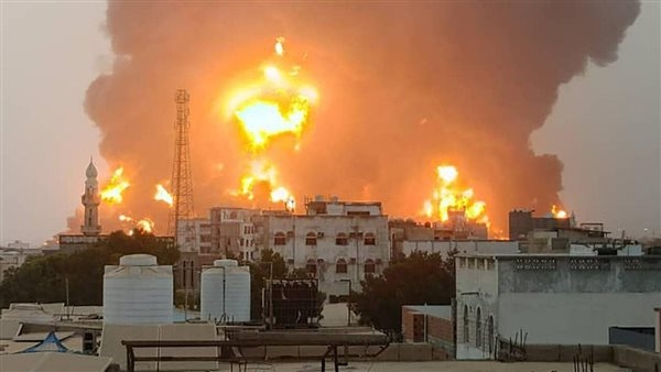 جماعة الحوثي: خسائر موانئ الحديدة تخطت المليار دولار جراء الهجمات الإسرائيلية والأمريكية