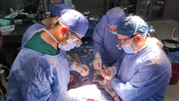 مستشفى جامعة القاهرة تنجح في إجراء أول جراحة قلب مفتوح لطفل من غزة